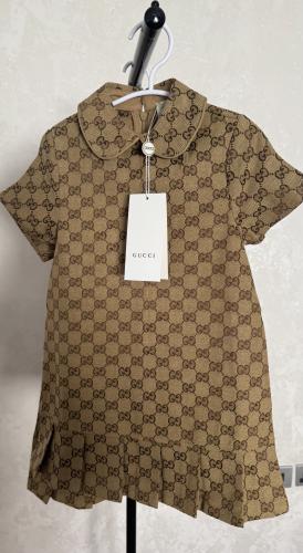 فستان قوتشي باللون البني