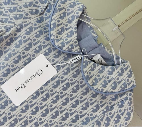 فستان ديور سماوي مزين بكسر من الاسفل