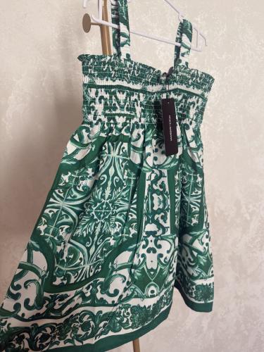 فستان D&G باللون الاخضر بدون اكمام