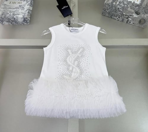 فستان سان لوران مزين بكشكشة من الاسفل وكريستال ولؤ...