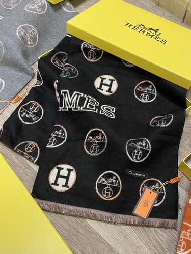 شال هرميز كشمير باللون الاسود مع البوكس