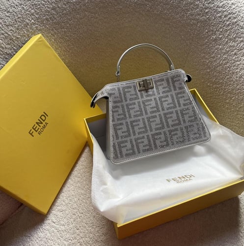 حقيبة فندي للمناسبات كريستال فضي