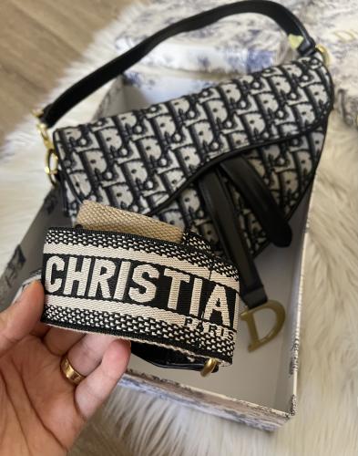 حقيبة ديور بميدالية +ستراب قماشي طويل