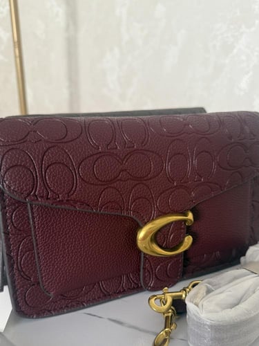 حقيبة كوتش باللون البرغندي المطفي الحجم الكبير