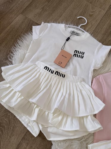 تيور ميوميو داخله شورت باللون الاوف وايت