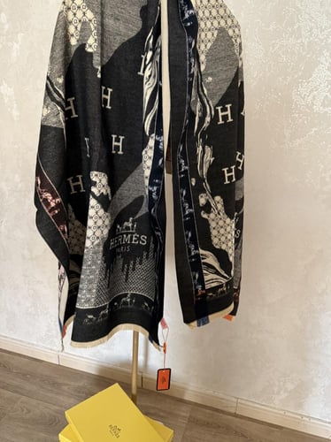 شال هرميز باللون الاسود والبني كشمير مع البوكس