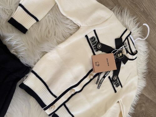 تيور دافئ من الصوف المحبوك ميوميو مزين بأزارير لؤل...