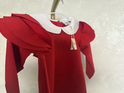 فستان فندي قطن ثقيل مزين بكشكشة ع الاكمام