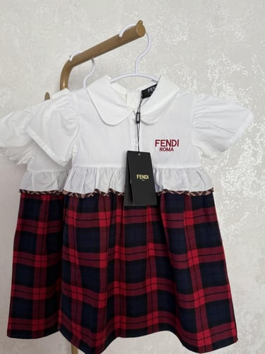 فستان فندي كروهات مزين بعلامة الماركة تطريز