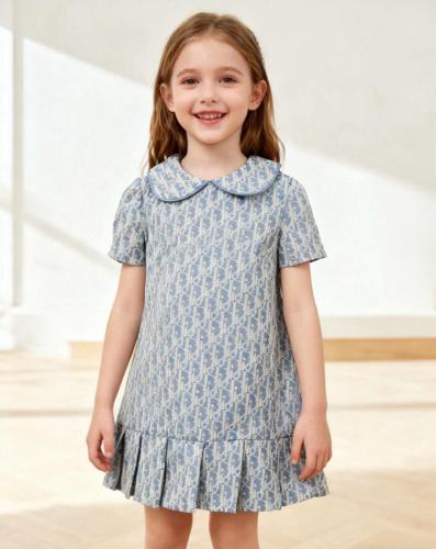 فستان ديور سماوي مزين بكسر من الاسفل