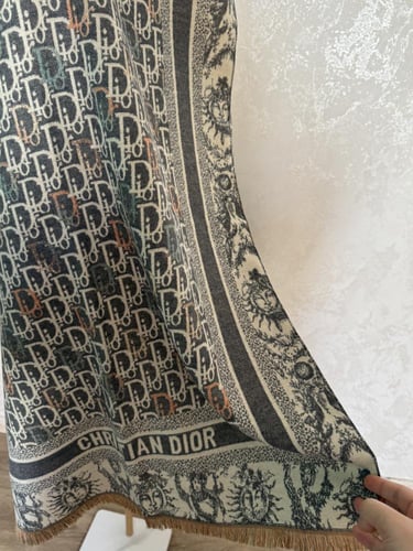 شال ديور كشمير رمادي وسكري مع البوكس