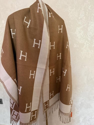 شال هرميز كشمير باللون الجملي مع البوكس