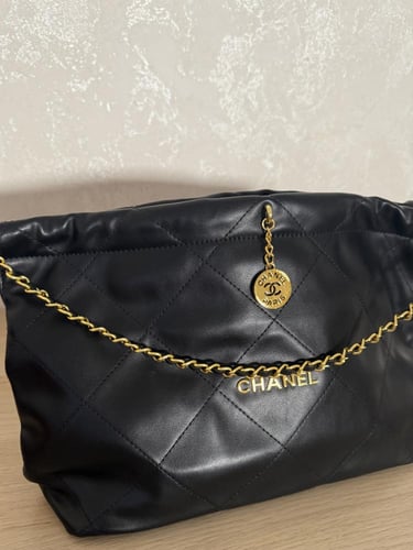 شنطة شانيل جلدكبيرة باللون الاسود