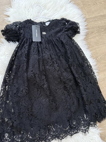 فستان دولتشي دانتيل فخم مزين ببروش فضي