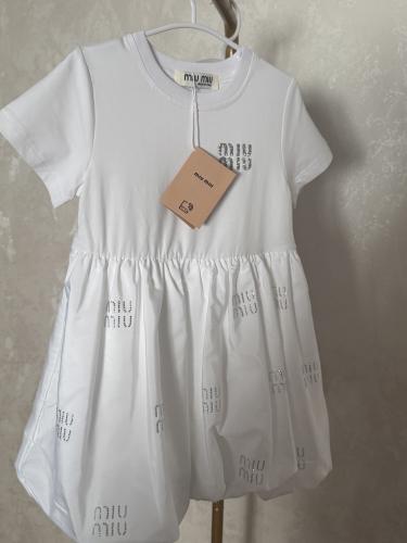 فستان ميوميو موديل بف باللون الابيض