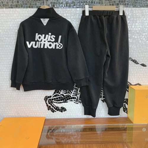 بدلة لويس فيتون ولادي قطعتين