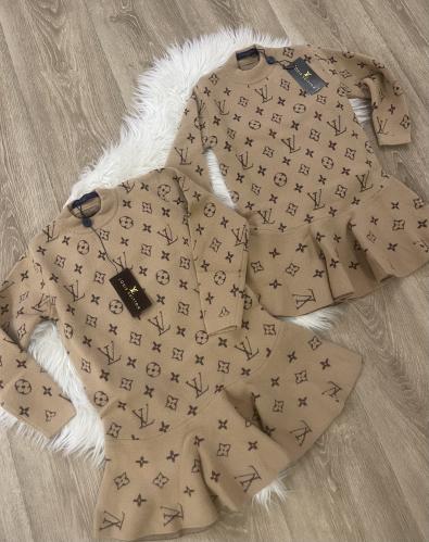 فستان LV صوف محبوك مزين بكرنيشة