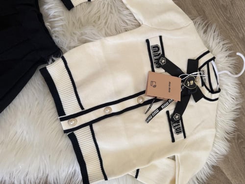 تيور دافئ من الصوف المحبوك ميوميو مزين بأزارير لؤل...