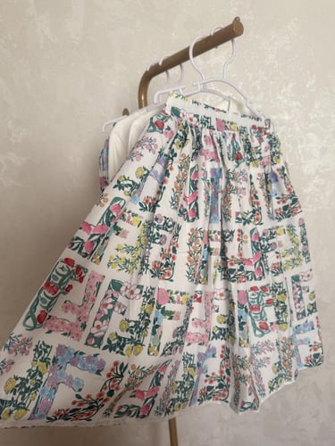 تيور فندي مورد بألوان انيقة وتطريز بارز على الهودي