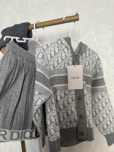تيور ديور رمادي صوف بالكامل ٣ قطع سويتر+تنورة+قبعة