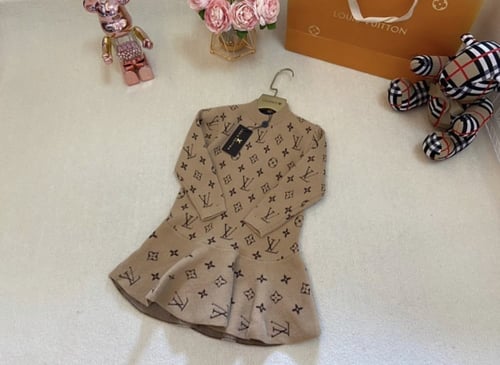 فستان LV صوف محبوك مزين بكرنيشة