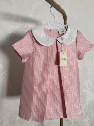 فستان فندي وردي مزين بياقة بيضاء