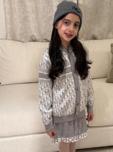 تيور ديور رمادي صوف بالكامل ٣ قطع سويتر+تنورة+قبعة