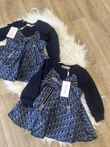 فستان ديور مزين بفيونكة كبيرة