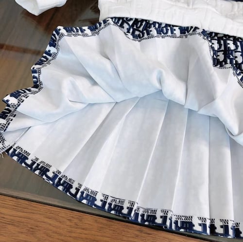 تيور ديور مزين بكسر والتطريز على البلوفر بارز بالك...