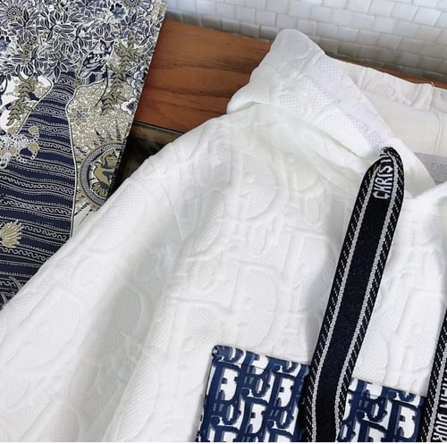 تيور ديور مزين بكسر والتطريز على البلوفر بارز بالك...