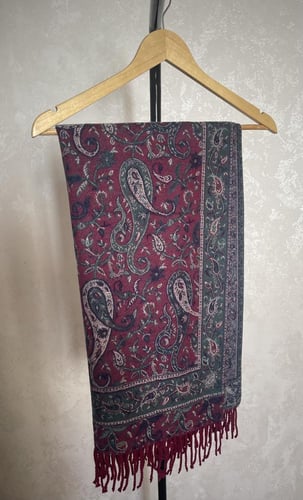 شال كشميري باللون العودي