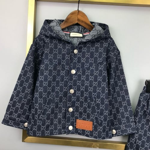 بدلة قوتشي جينز مع قبعة انيقة وعملية