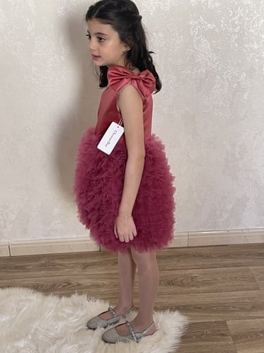 فستان فخم للمناسبات بلون مميز عنابي