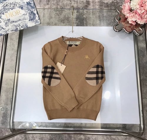 بلوزة بربري من الصوف الناعم اللون الجملي والاسود