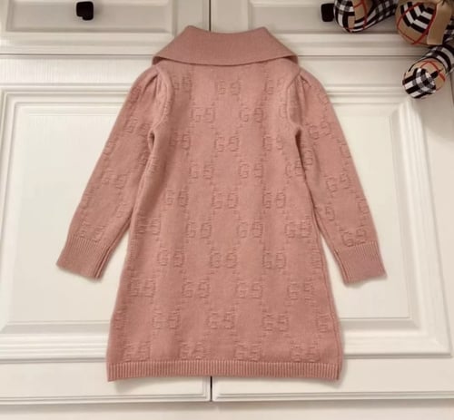 فستان قوتشي صوف مزين بياقة انيق