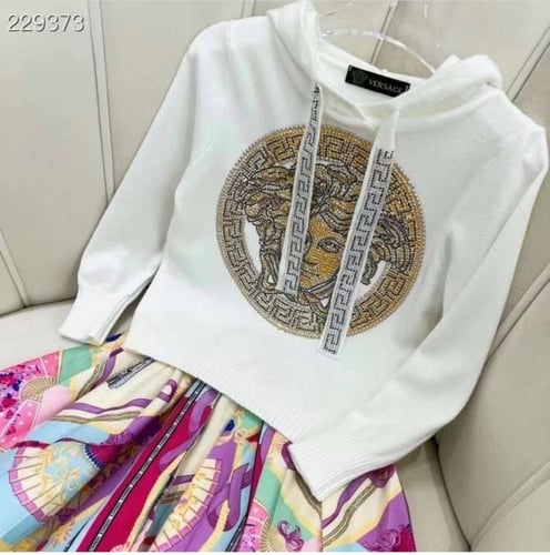 تيور فرزاتشي قطعتين صوف مزين بكريستال