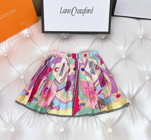 تيور فرزاتشي قطعتين صوف مزين بكريستال