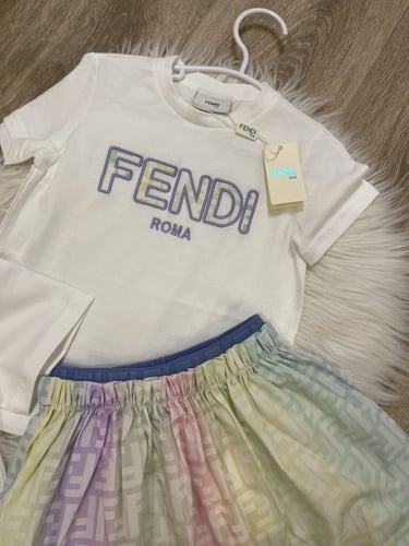 تيور فندي بألوان زاهية