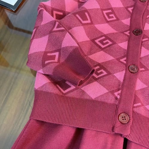 فستان قوتشي+سويتر صوف بالكامل طبق الاصل