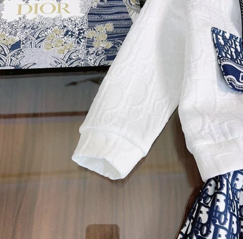 تيور ديور مزين بكسر والتطريز على البلوفر بارز بالك...