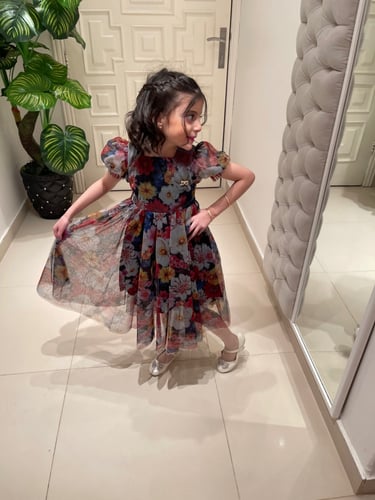 فستان مزين ببروش كريستال