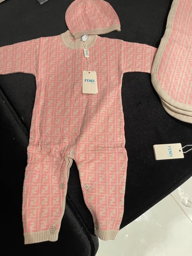 افرول فندي +قبعة كوبي ماستر اللون الوردي