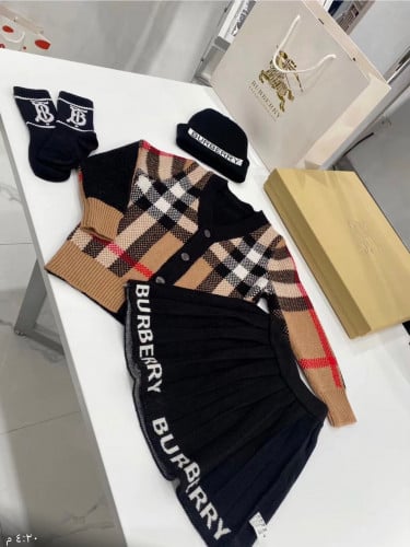 تيور صوف مكون من 3قطع بلوفر+تنورة+طاقية