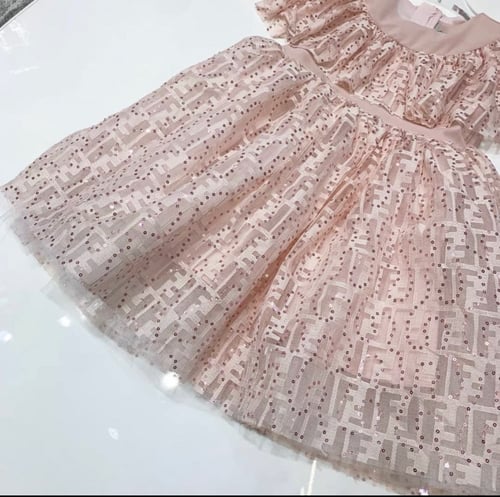 فستان فندي بجابون فخم للمناسبات مزين بترتر