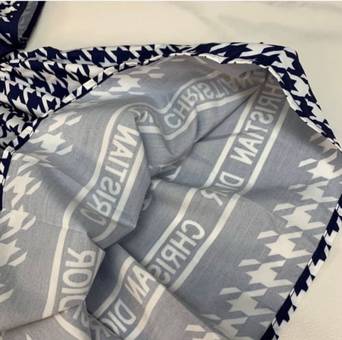 فستان مزين بأزارير+الحزام