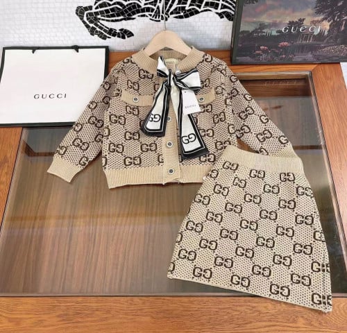 تيور صوف مزين بسكارف انيق