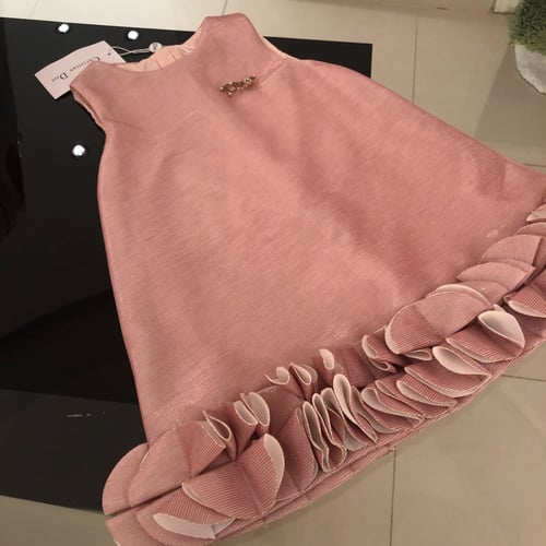 فستان ديور فخم مزين ببروش ديور فصوص