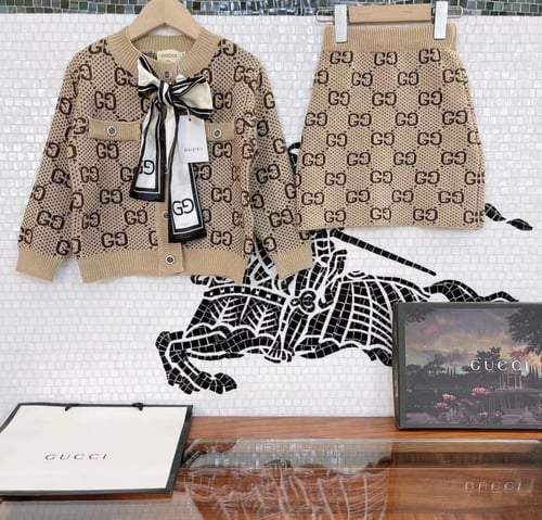 تيور صوف مزين بسكارف انيق