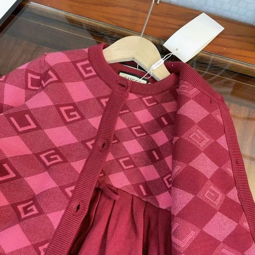 فستان قوتشي+سويتر صوف بالكامل طبق الاصل