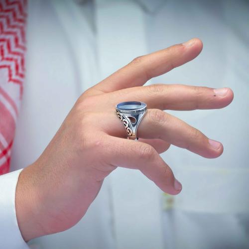 خاتم كلاسيكي عقيق يماني مزهر